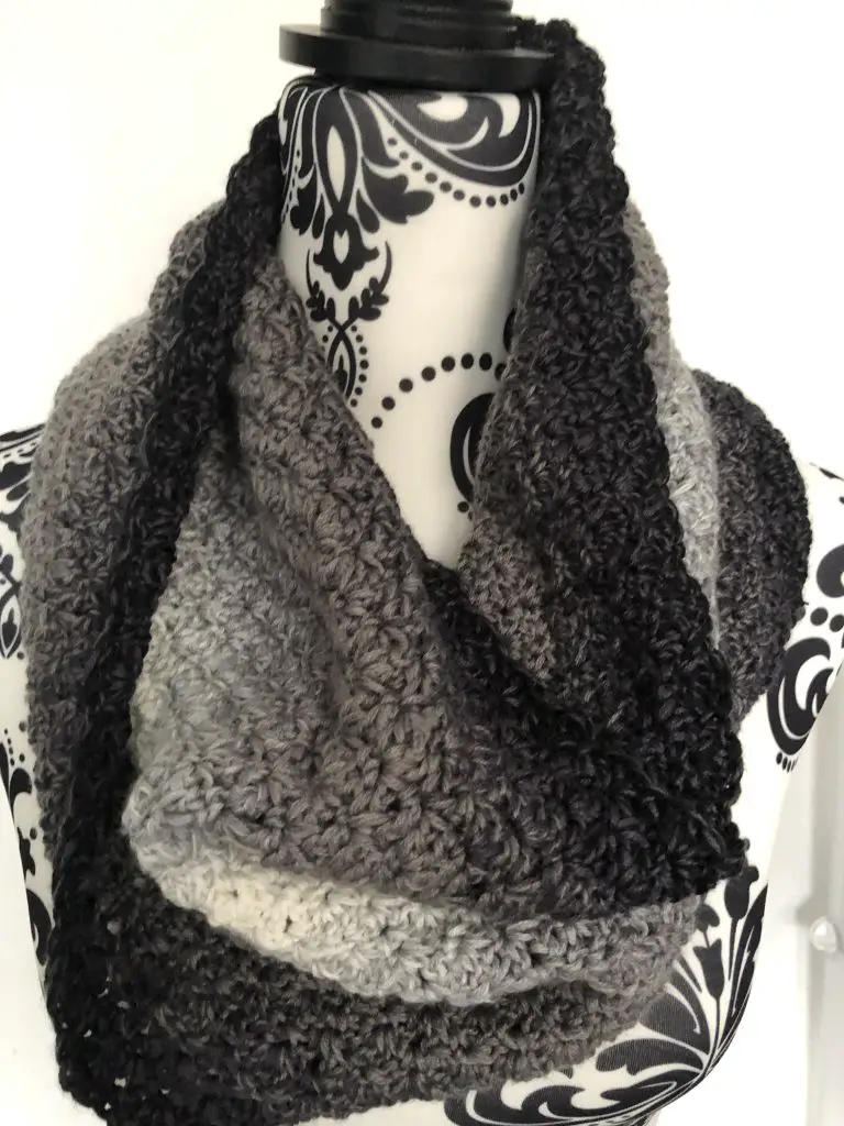 Free Moebius Cowl Pattern – Blooming Cowl