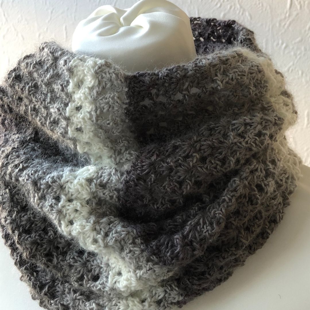 Easy Beginner Cowl - Fanfare Cowl