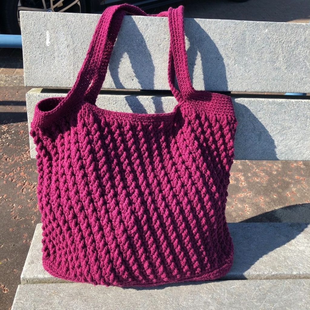 Crochet tote bag pattern - On the Bias Tote