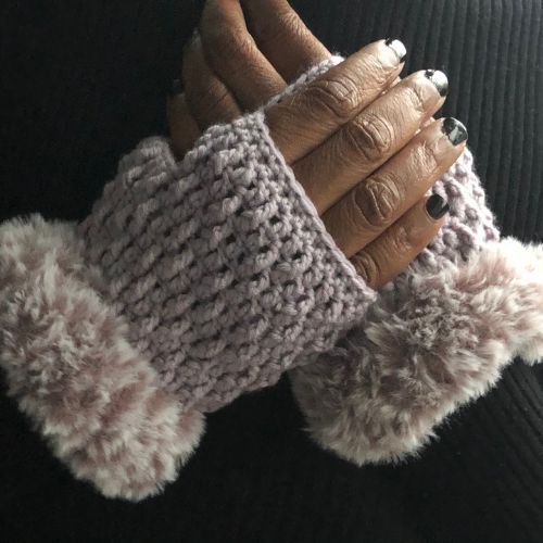 Crochet Wrist Warmers Pattern - Olive - Sandra Stitches